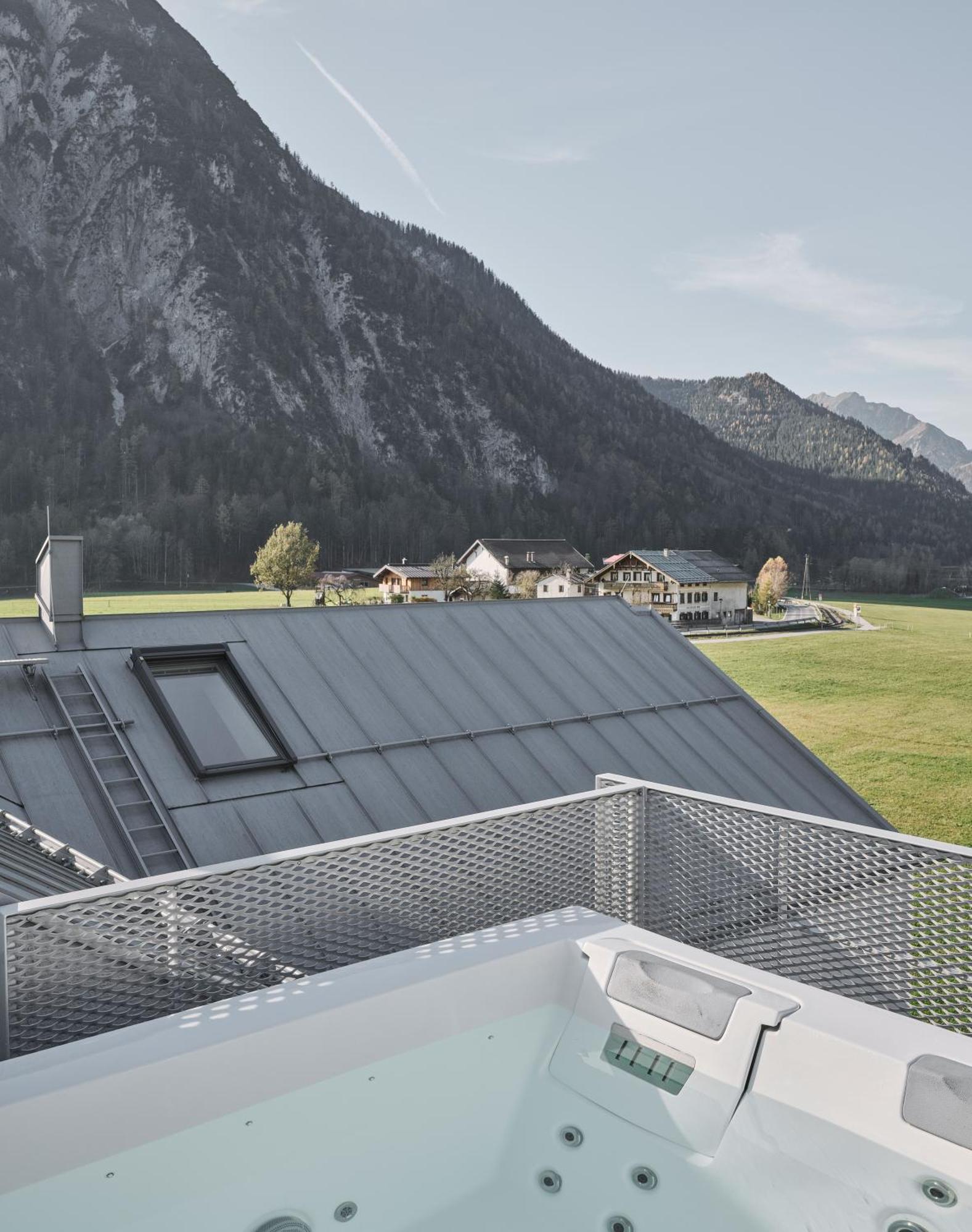 Urban Alpine Penthouse With Lake View Maurach  Buitenkant foto